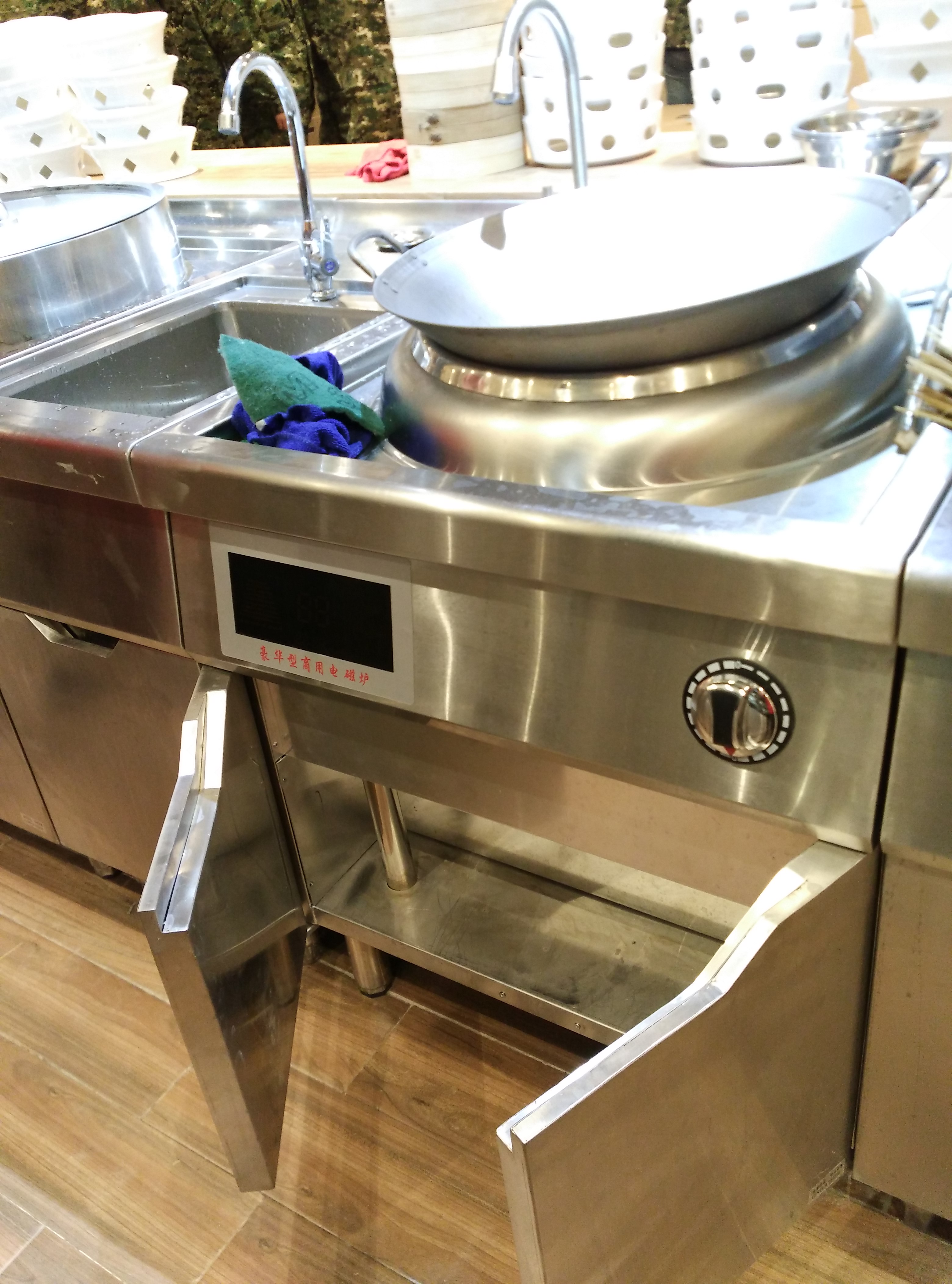 厨具企业采用“内外结合”管理模式 方能和 谐健